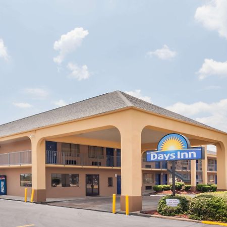 Days Inn By Wyndham Clinton Exterior photo